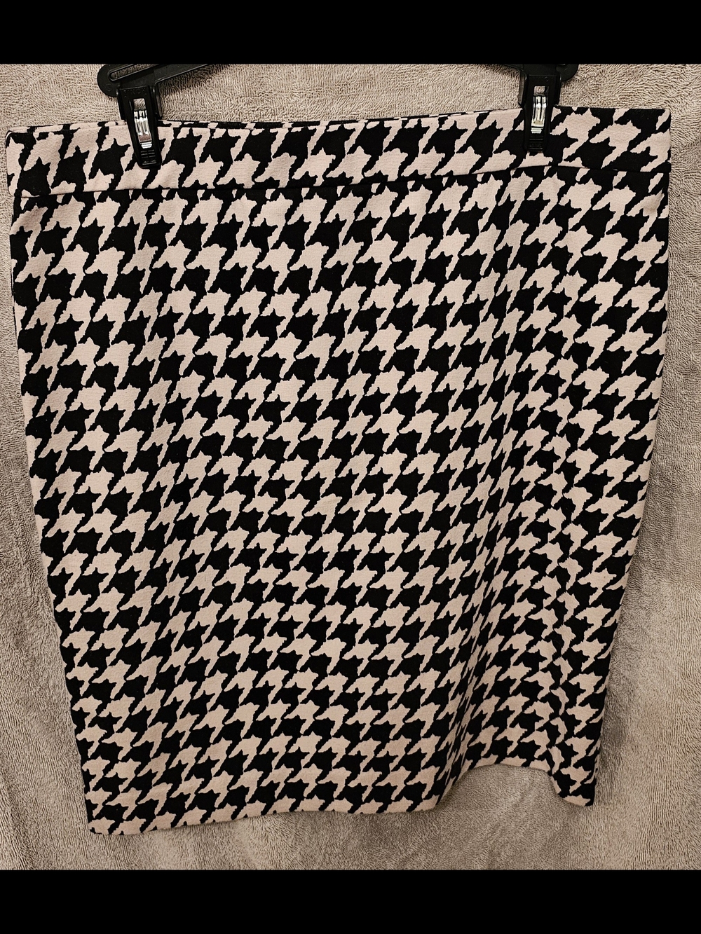 Elle Houndstooth Pencil Skirt - Black & White